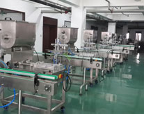 雙頭醬料灌裝機(jī)廠房展示