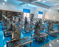 顆粒醬料灌裝機(jī)車間展示